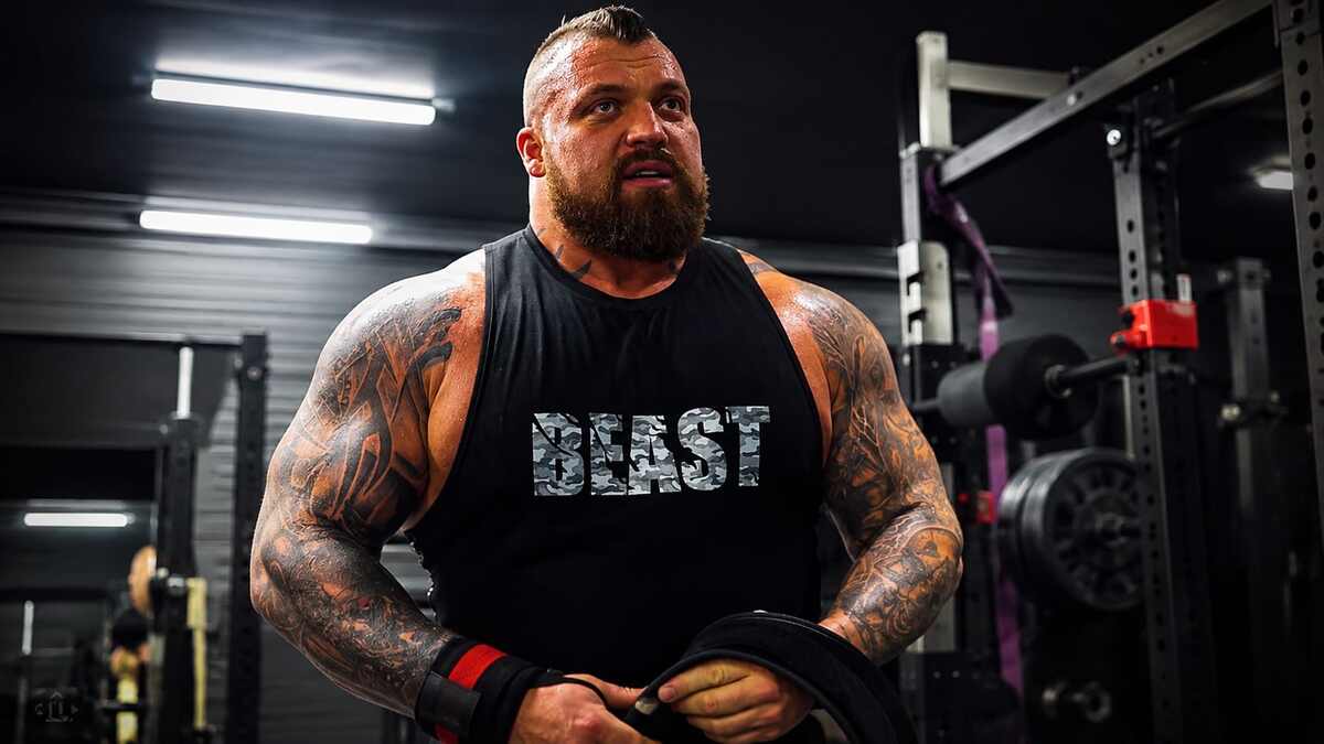 Eddie Hall during a gym workout, highlighting the journey behind Eddie Hall Net Worth from World’s Strongest Man to millionaire.